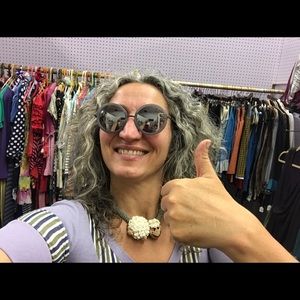 Meet your Posher, Iris